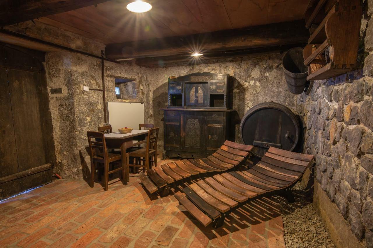 Vineyard Cottage Skatlar Otocec Ngoại thất bức ảnh